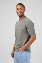 Polo en maille à manches courtes avec texture côtelée et coupe moderne