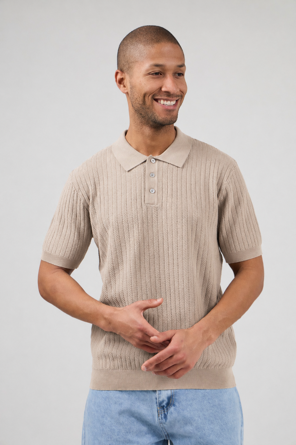 Polo en maille à manches courtes avec texture côtelée et coupe moderne