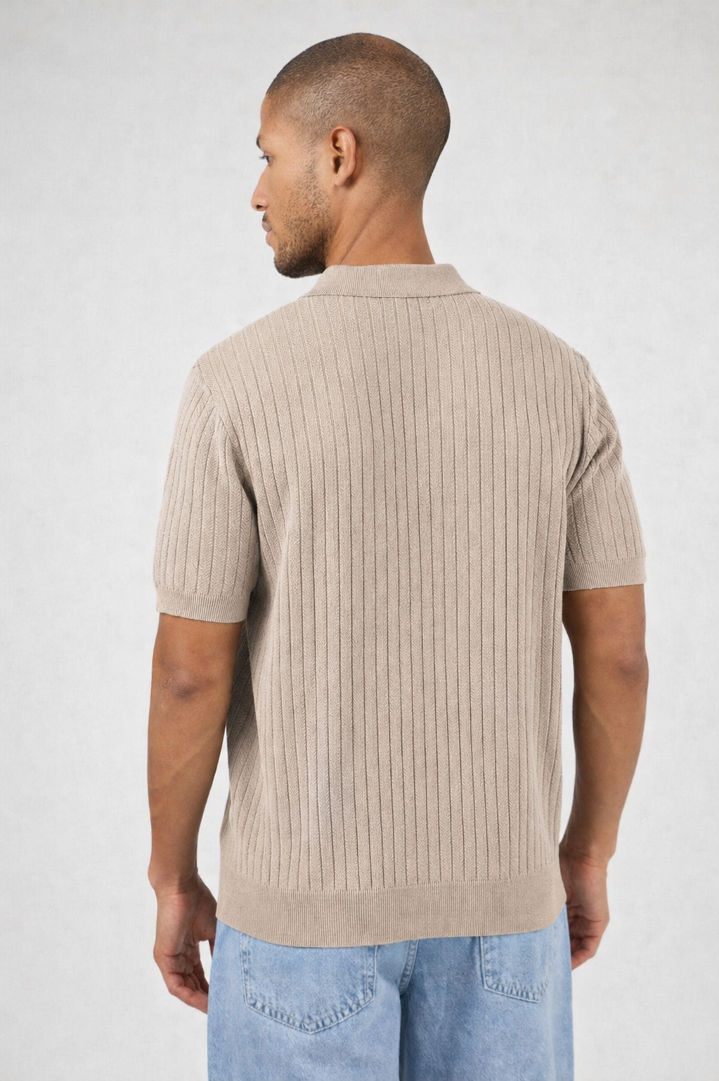Polo en maille à manches courtes avec texture côtelée et coupe moderne