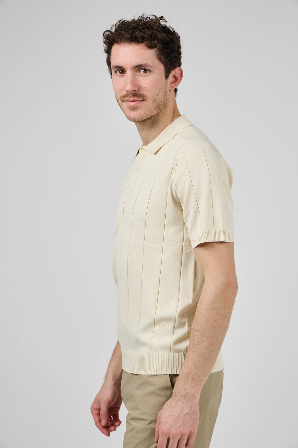 Polo en maille Homme à Manches Courtes avec Motif Vertical Élégant