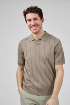 Polo en maille Homme à Manches Courtes avec Motif Vertical Élégant