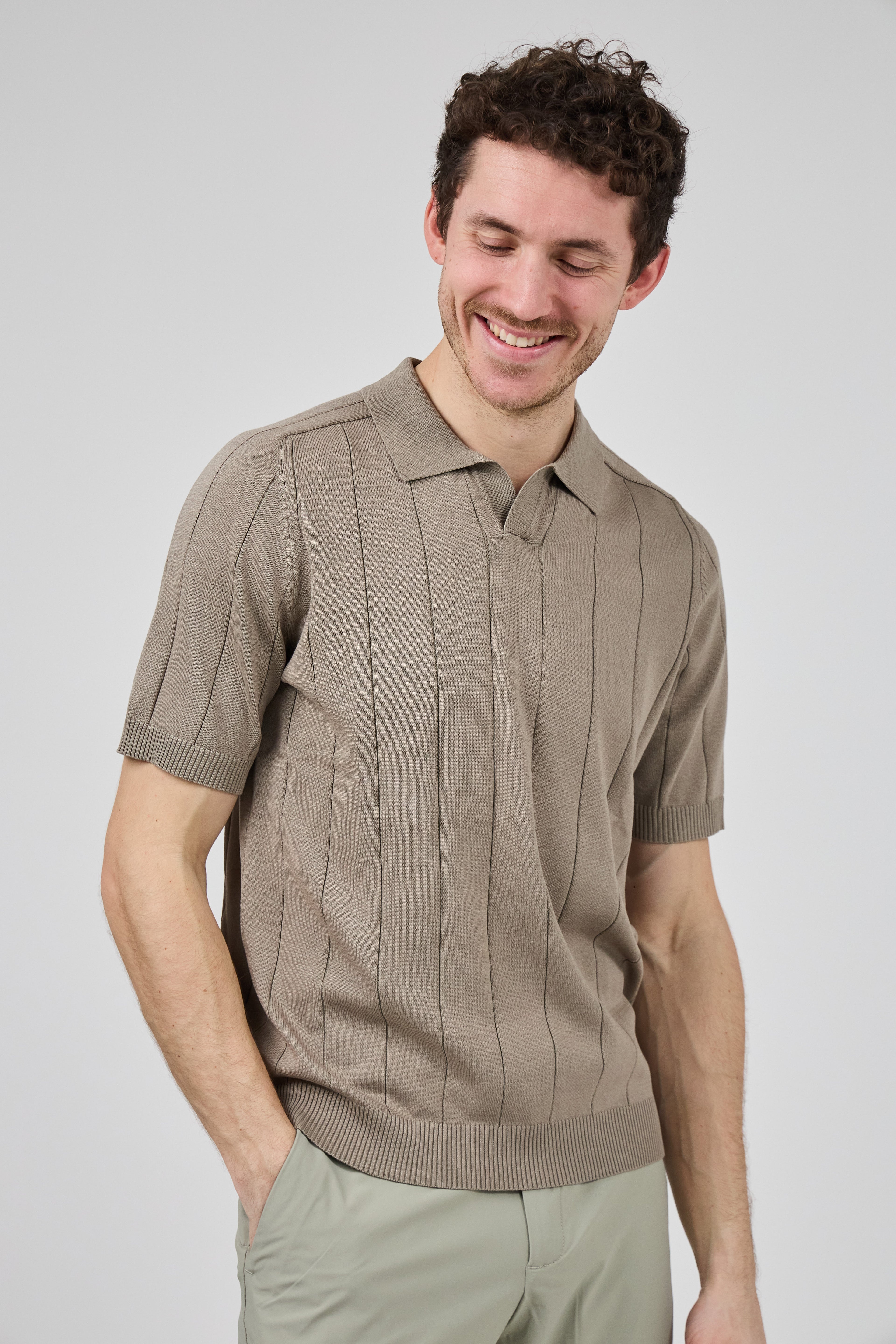 Polo en maille Homme à Manches Courtes avec Motif Vertical Élégant