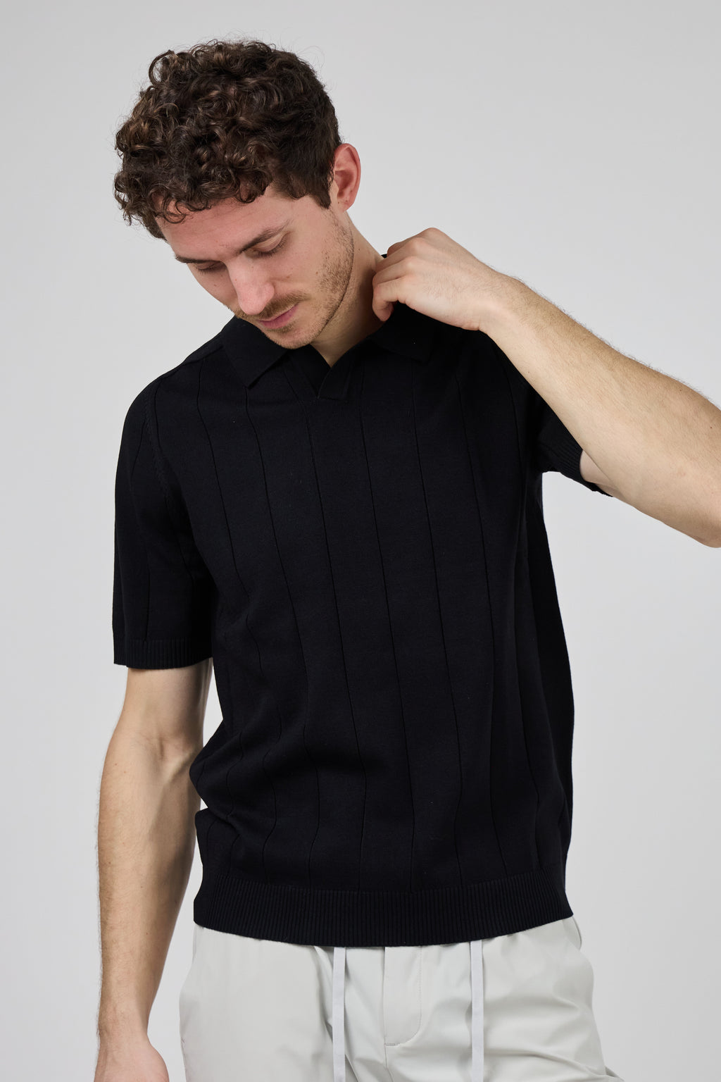 Polo en maille Homme à Manches Courtes avec Motif Vertical Élégant