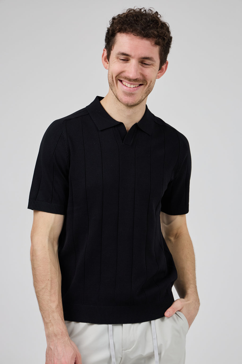 Polo en maille Homme à Manches Courtes avec Motif Vertical Élégant