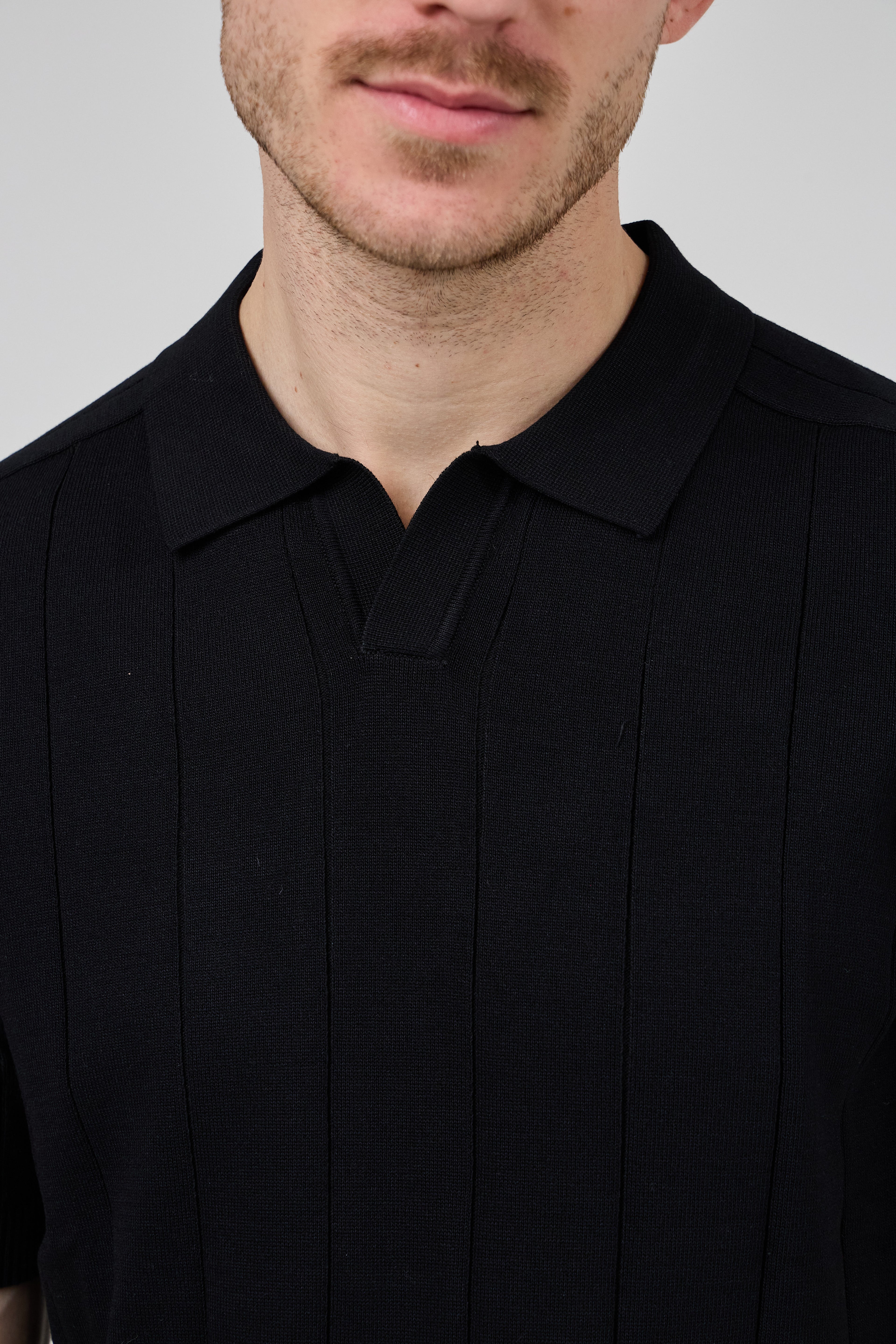 Polo en maille Homme à Manches Courtes avec Motif Vertical Élégant