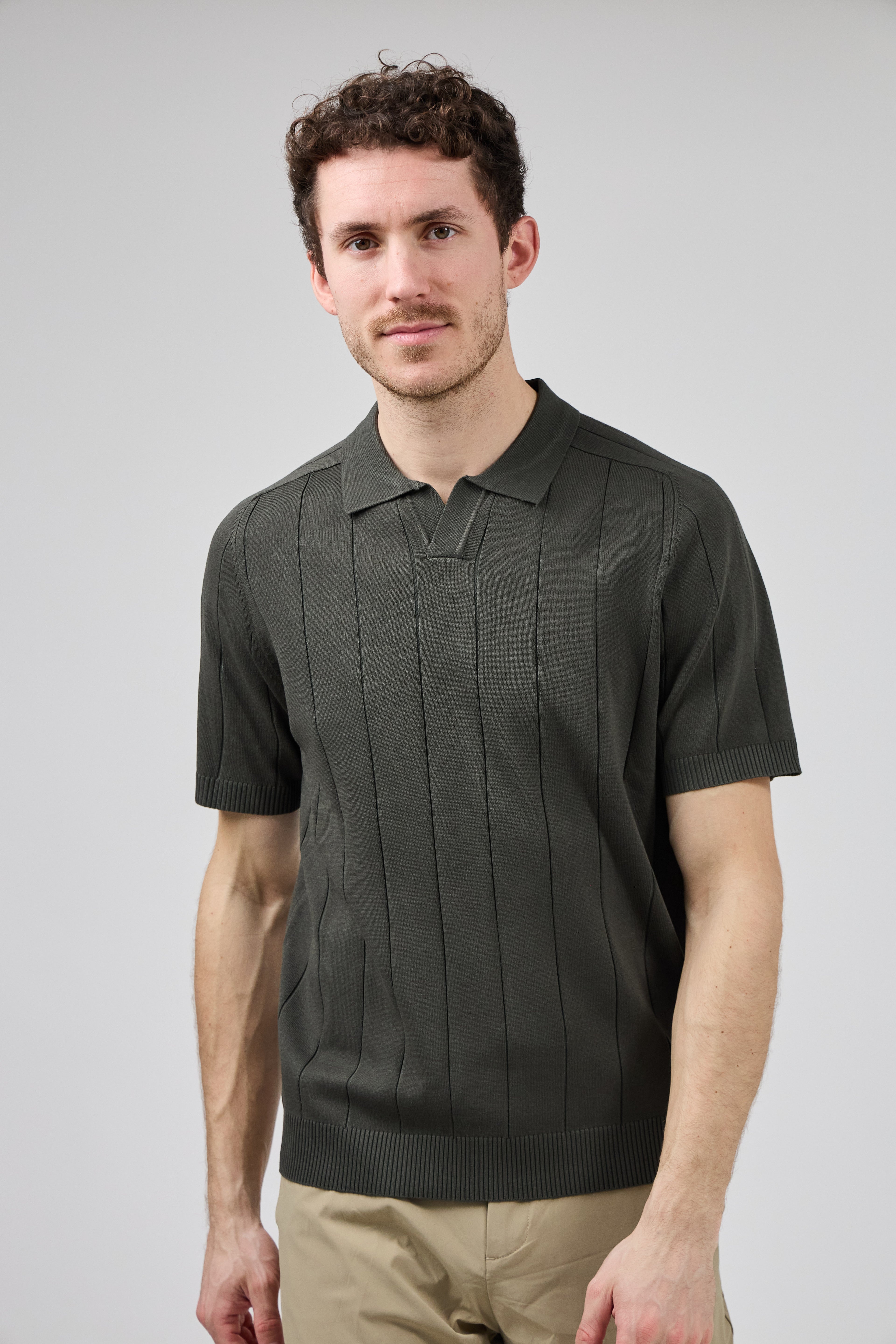 Polo en maille Homme à Manches Courtes avec Motif Vertical Élégant