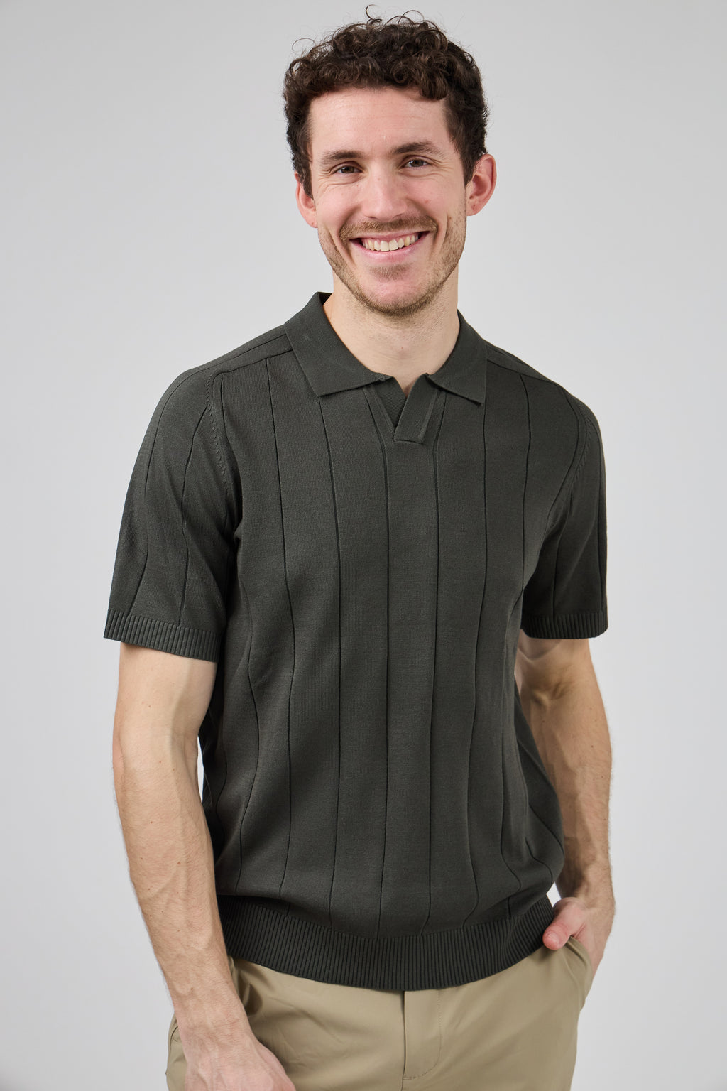 Polo en maille Homme à Manches Courtes avec Motif Vertical Élégant