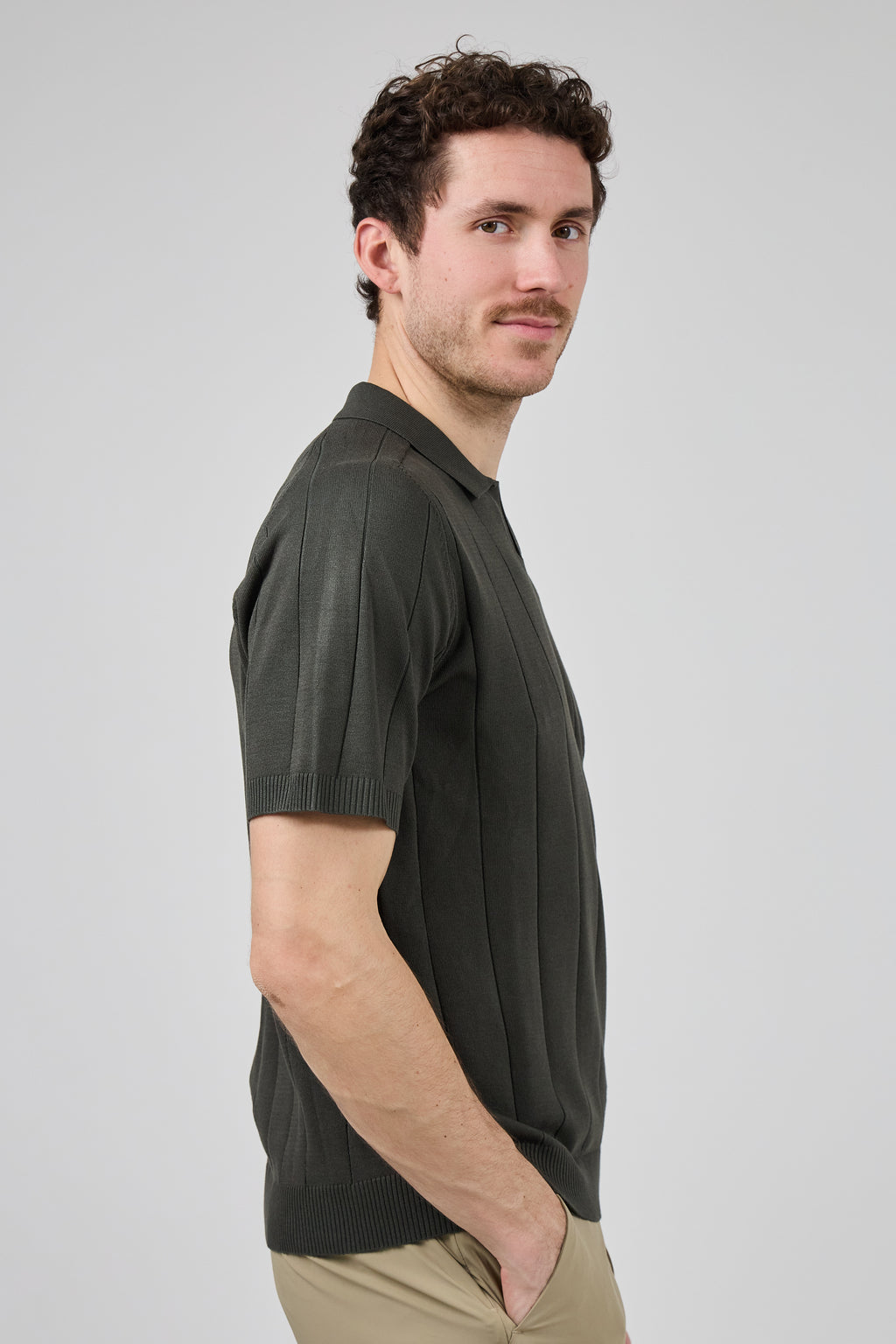 Polo en maille Homme à Manches Courtes avec Motif Vertical Élégant
