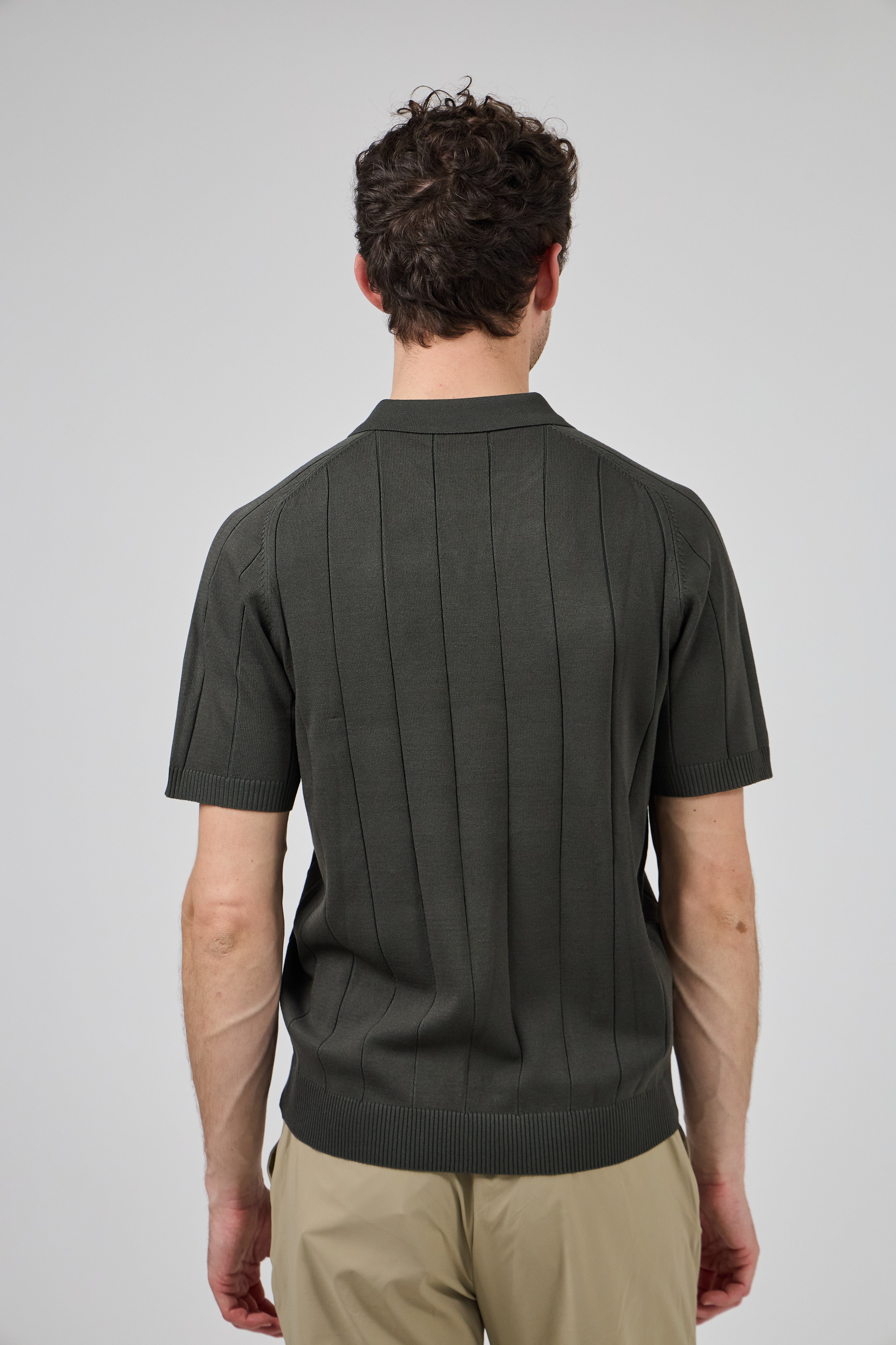 Polo en maille Homme à Manches Courtes avec Motif Vertical Élégant