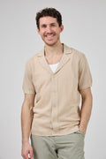 Chemise en maille à manches courtes avec fermeture boutonnée