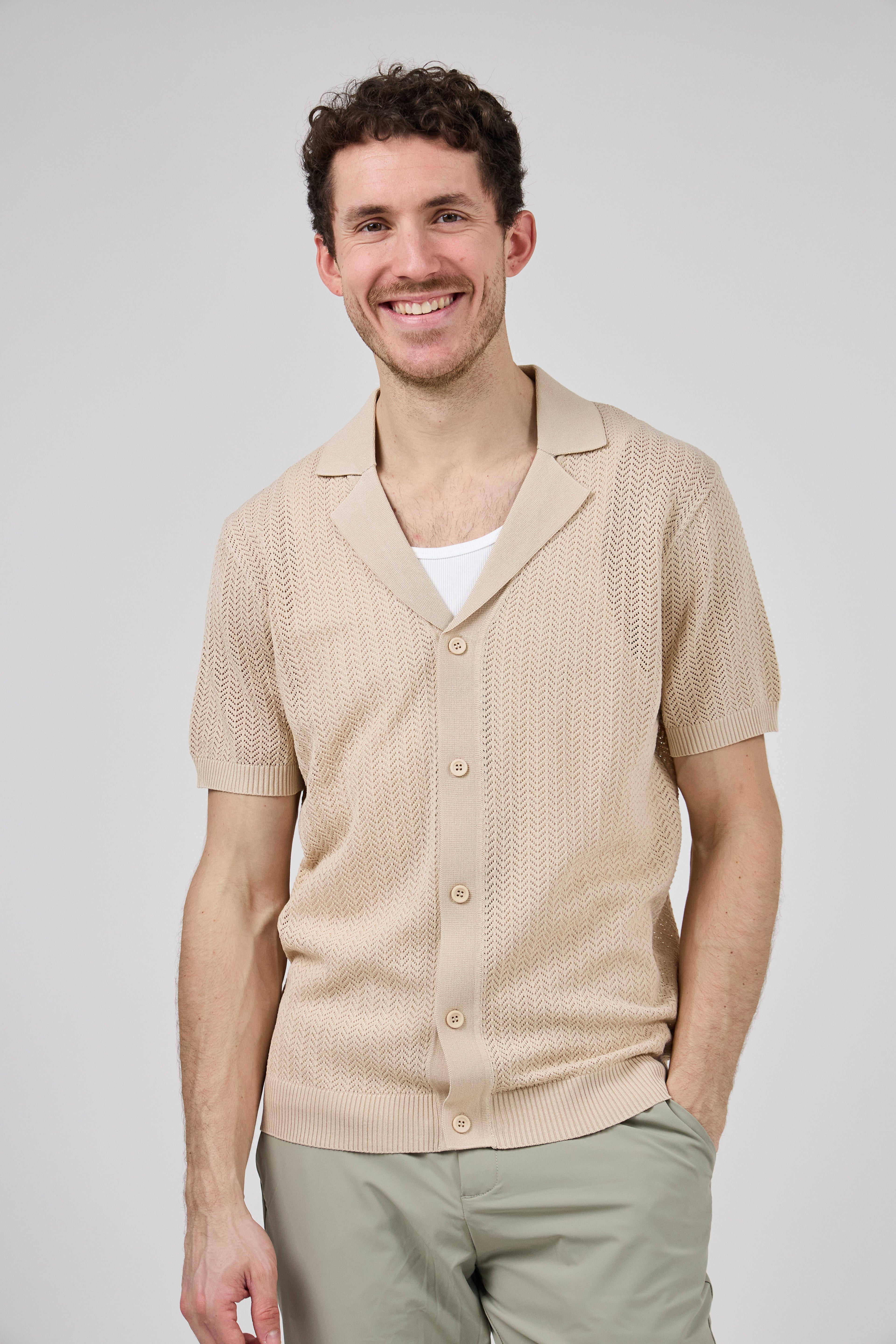 Chemise en maille à manches courtes avec fermeture boutonnée