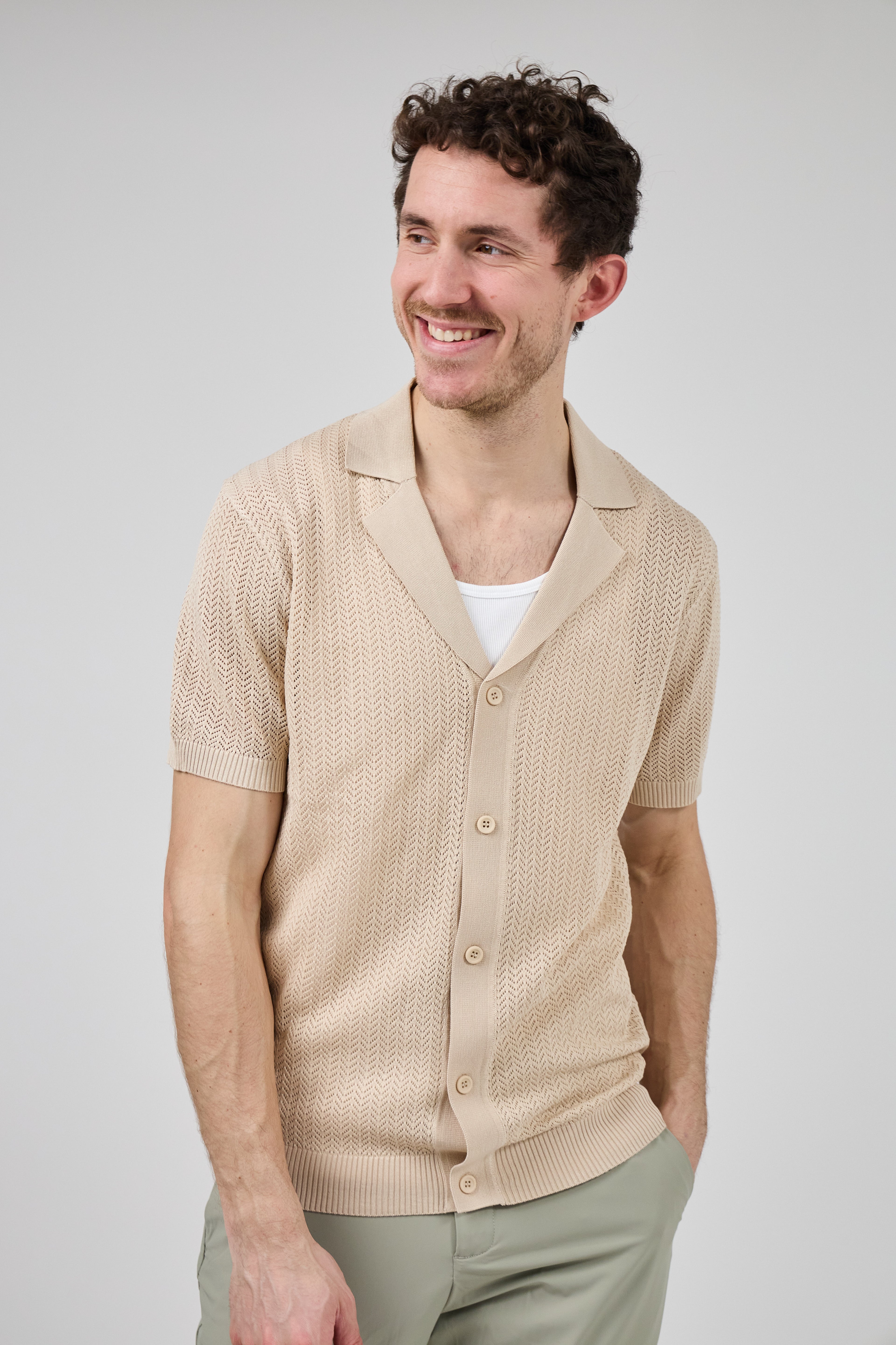 Chemise en maille à manches courtes avec fermeture boutonnée