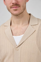 Chemise en maille à manches courtes avec fermeture boutonnée