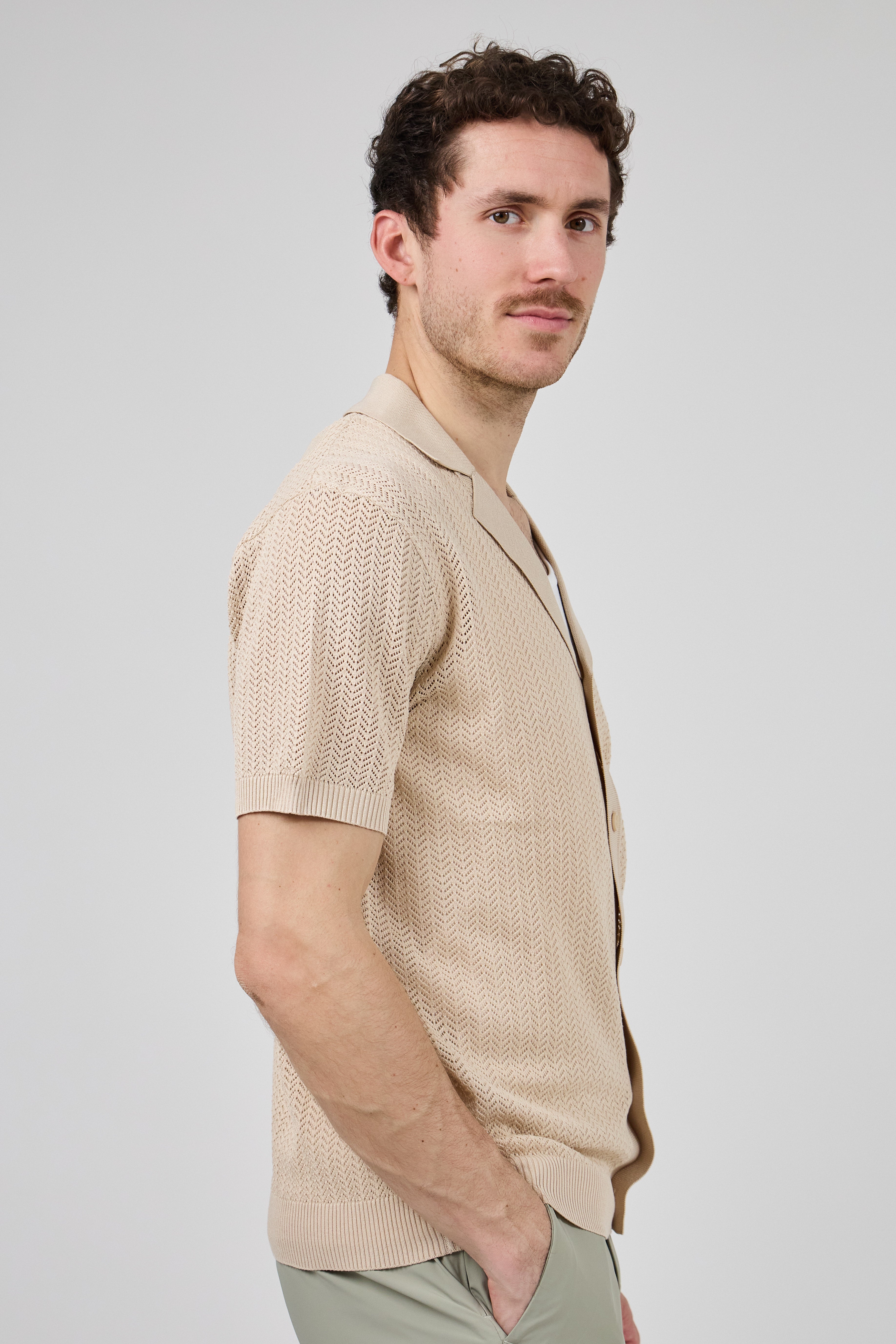 Chemise en maille à manches courtes avec fermeture boutonnée