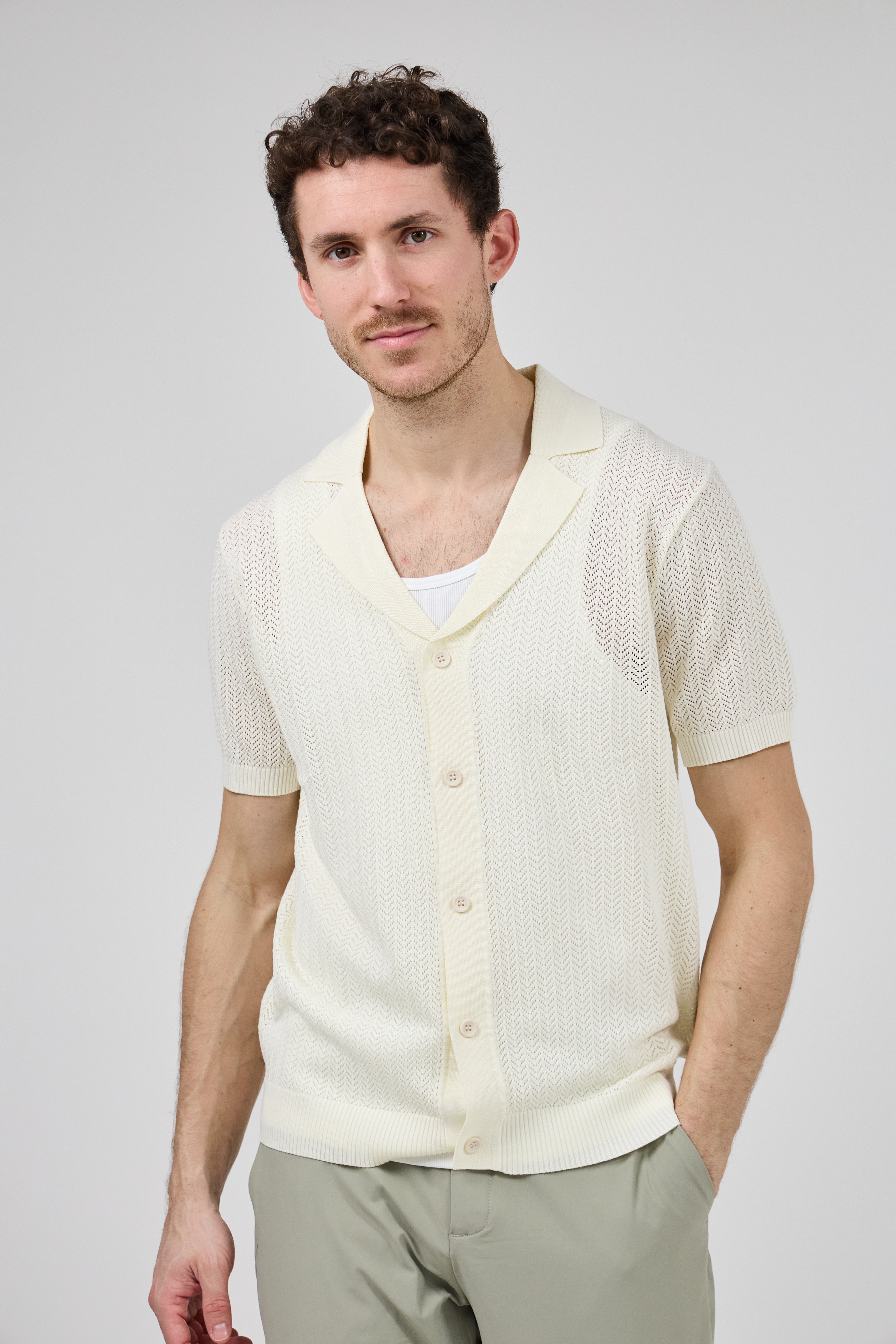 Chemise en maille à manches courtes avec fermeture boutonnée