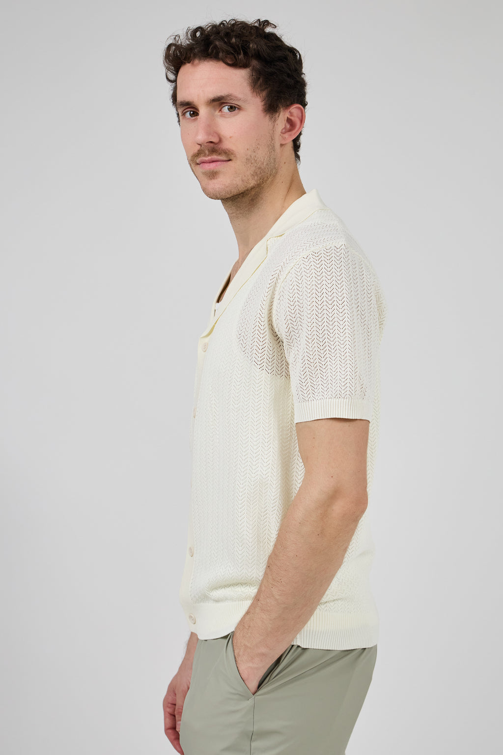Chemise en maille à manches courtes avec fermeture boutonnée
