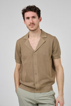 Chemise en maille à manches courtes avec fermeture boutonnée