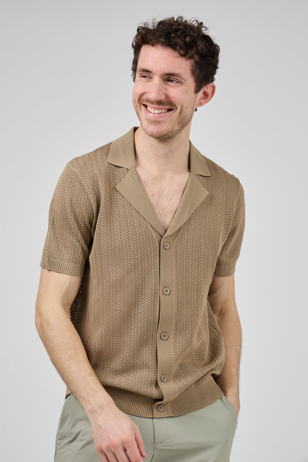 Chemise en maille à manches courtes avec fermeture boutonnée