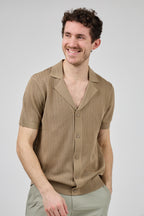 Chemise en maille à manches courtes avec fermeture boutonnée