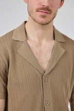 Chemise en maille à manches courtes avec fermeture boutonnée