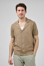 Chemise en maille à manches courtes avec fermeture boutonnée