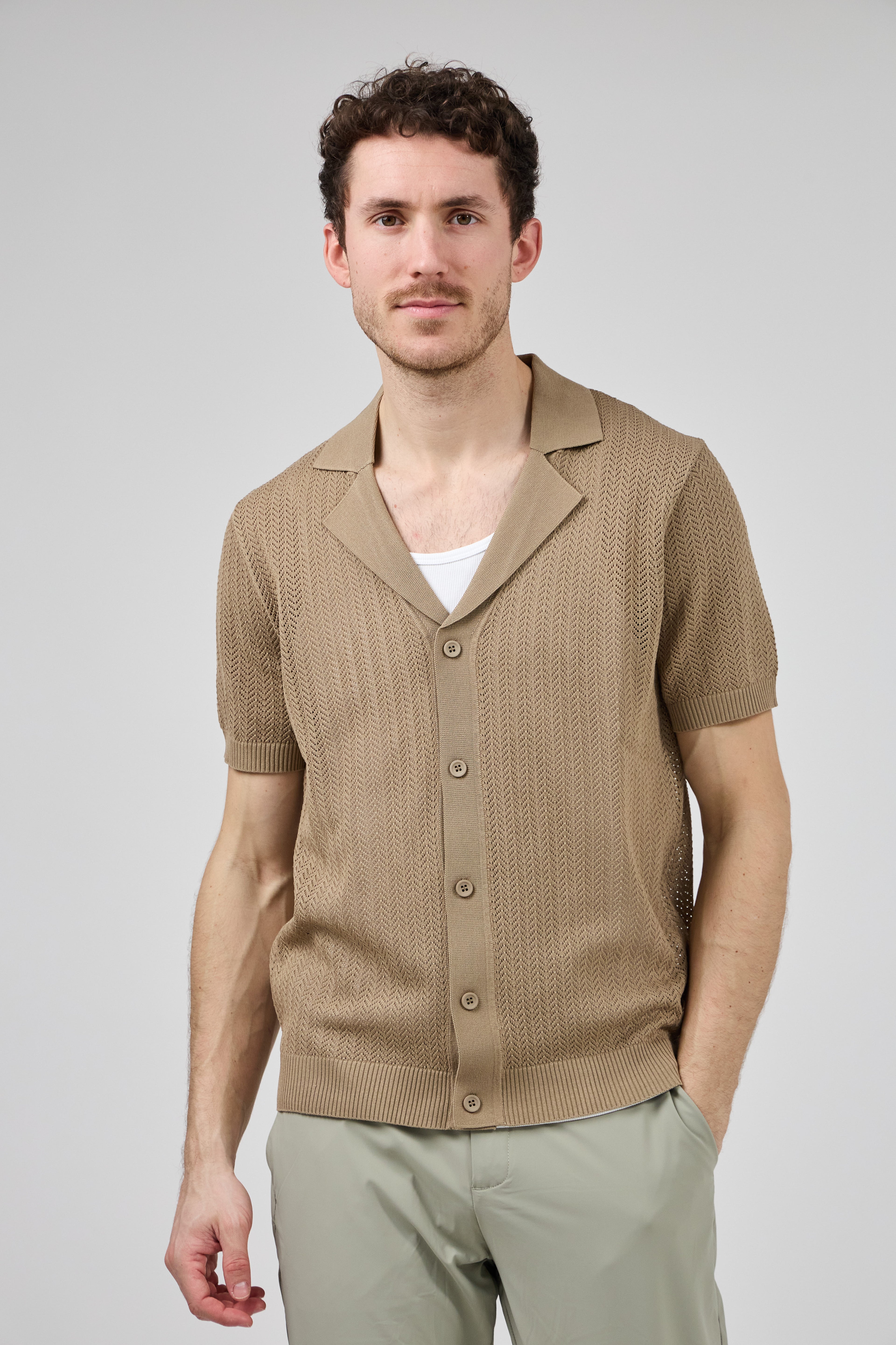 Chemise en maille à manches courtes avec fermeture boutonnée