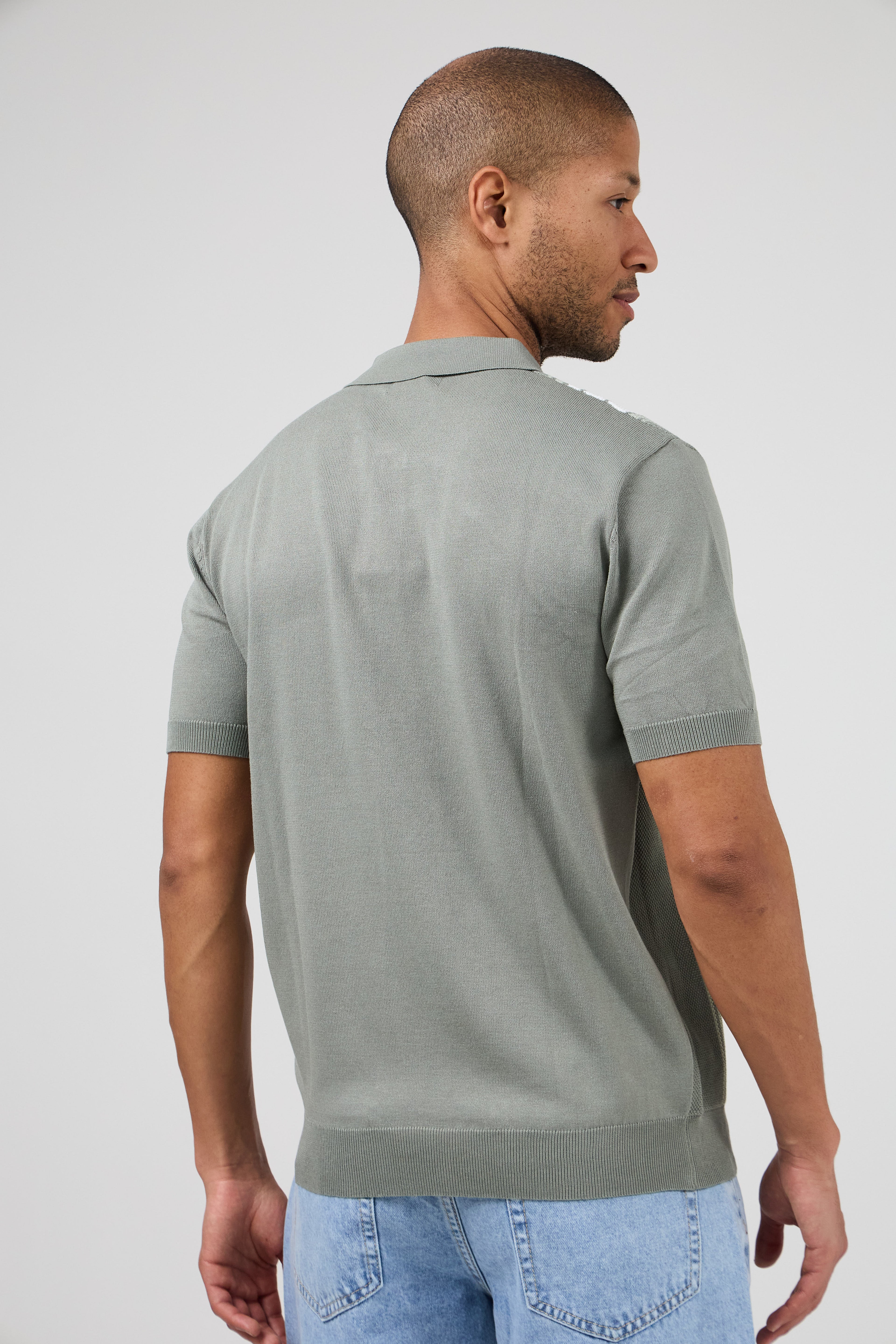 Polo homme à motif vertical structuré