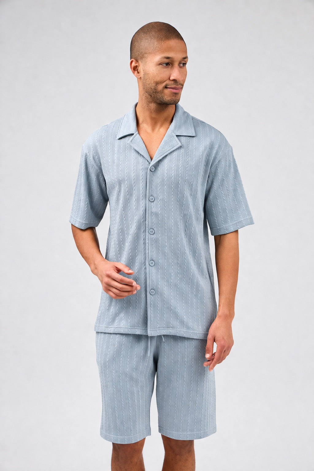 Ensemble homme chemise à manches courtes boutonnée et short