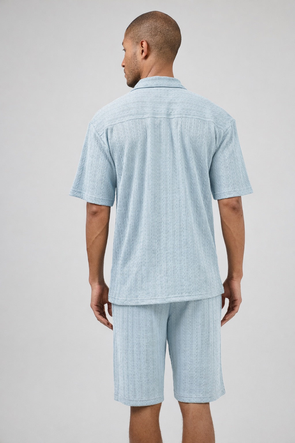 Ensemble homme chemise à manches courtes boutonnée et short