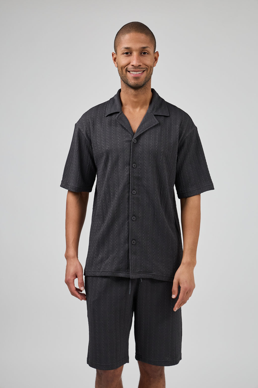 Ensemble homme chemise à manches courtes boutonnée et short