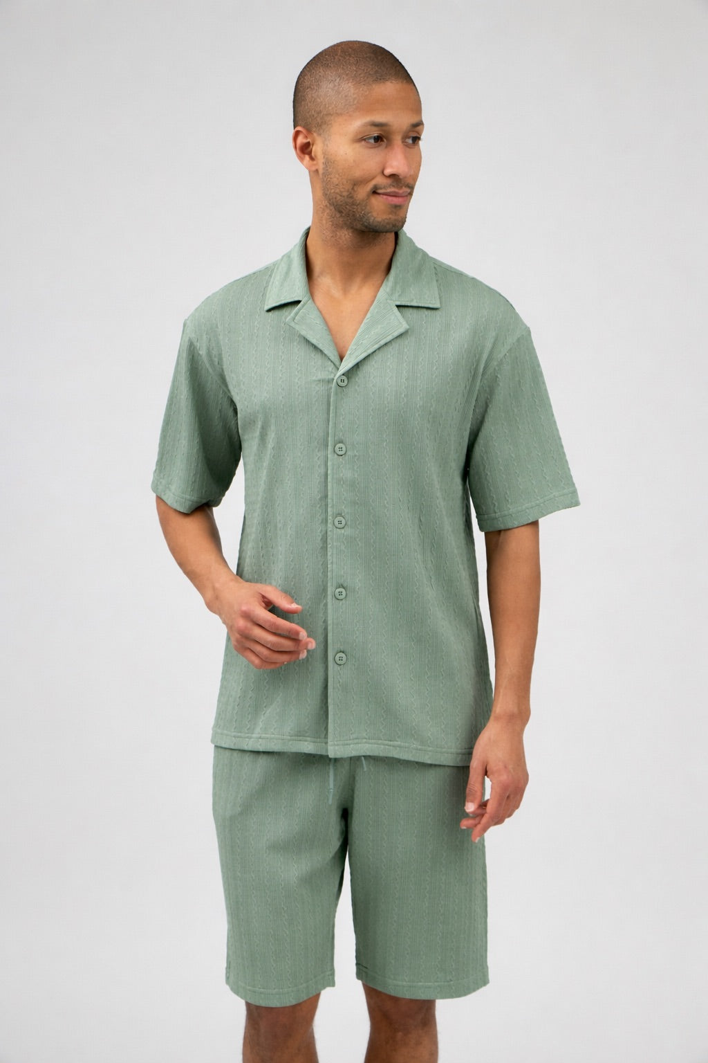 Ensemble homme chemise à manches courtes boutonnée et short