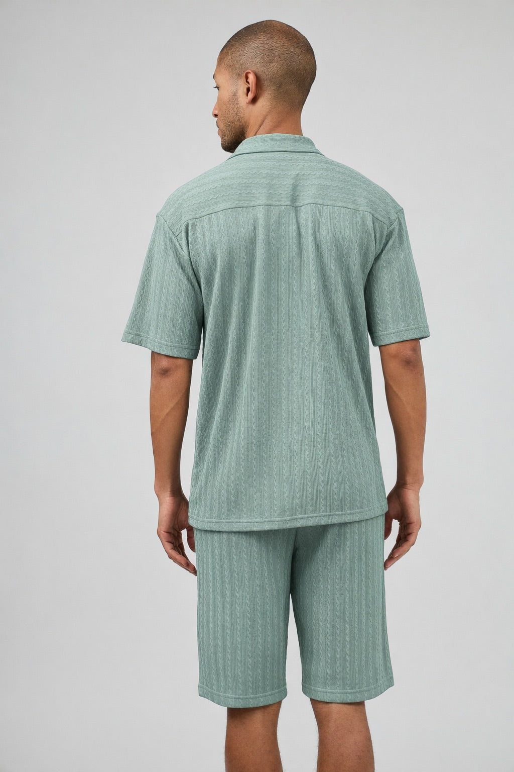 Ensemble homme chemise à manches courtes boutonnée et short