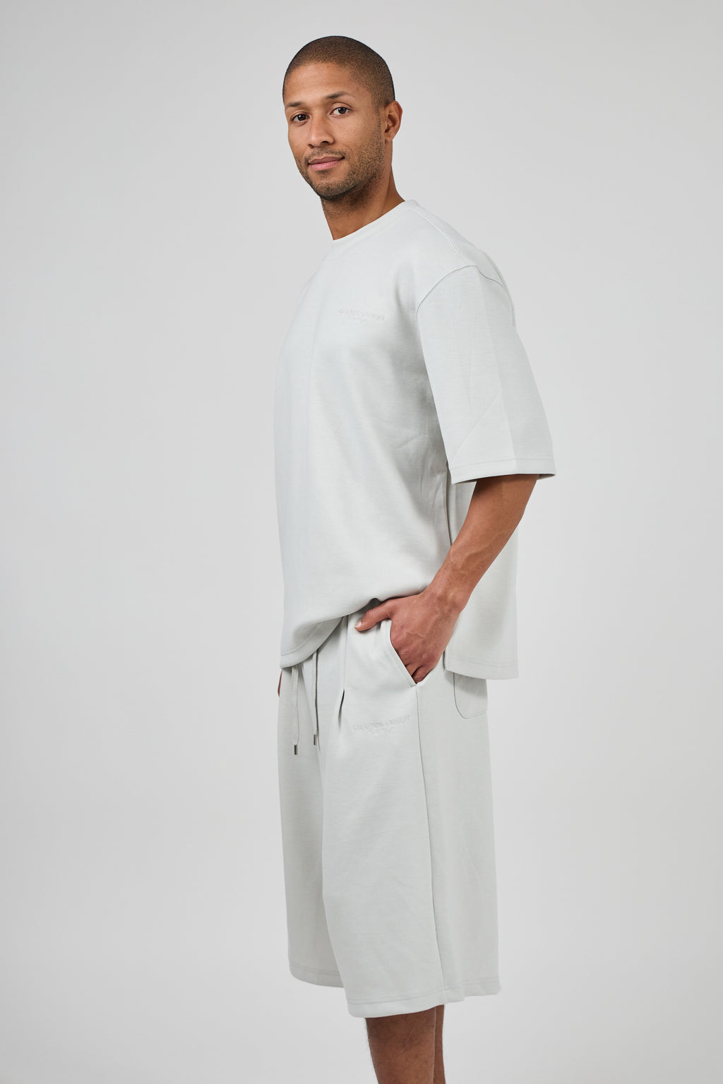 Ensemble avec Haut Ample et Short Large