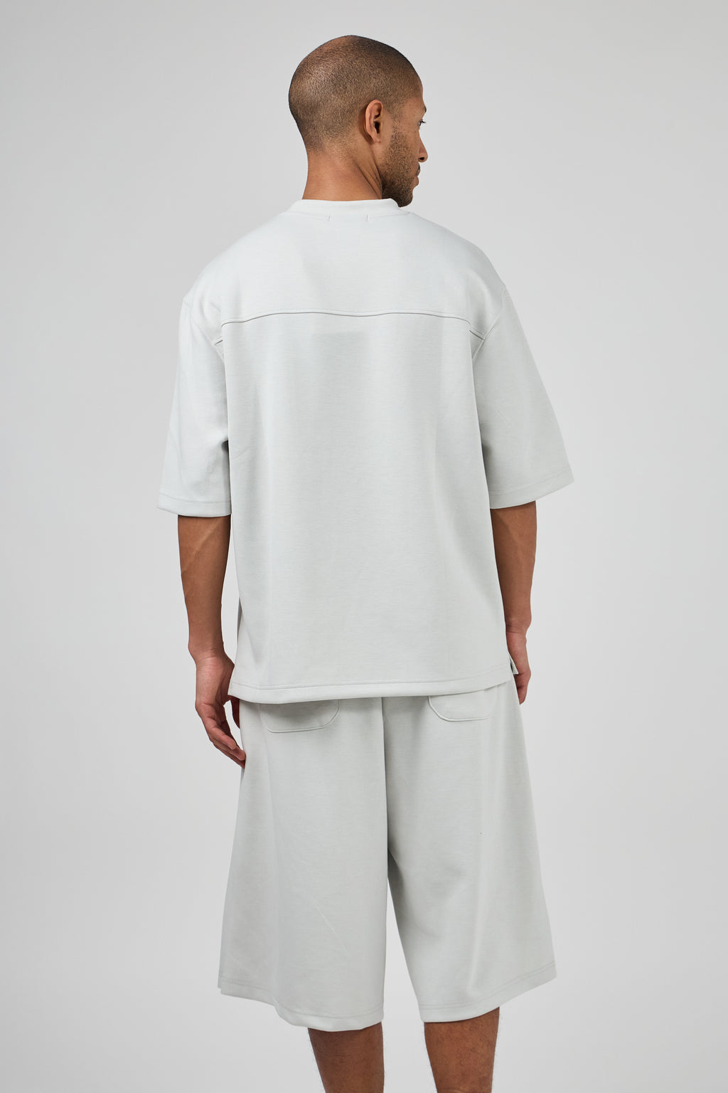 Ensemble avec Haut Ample et Short Large