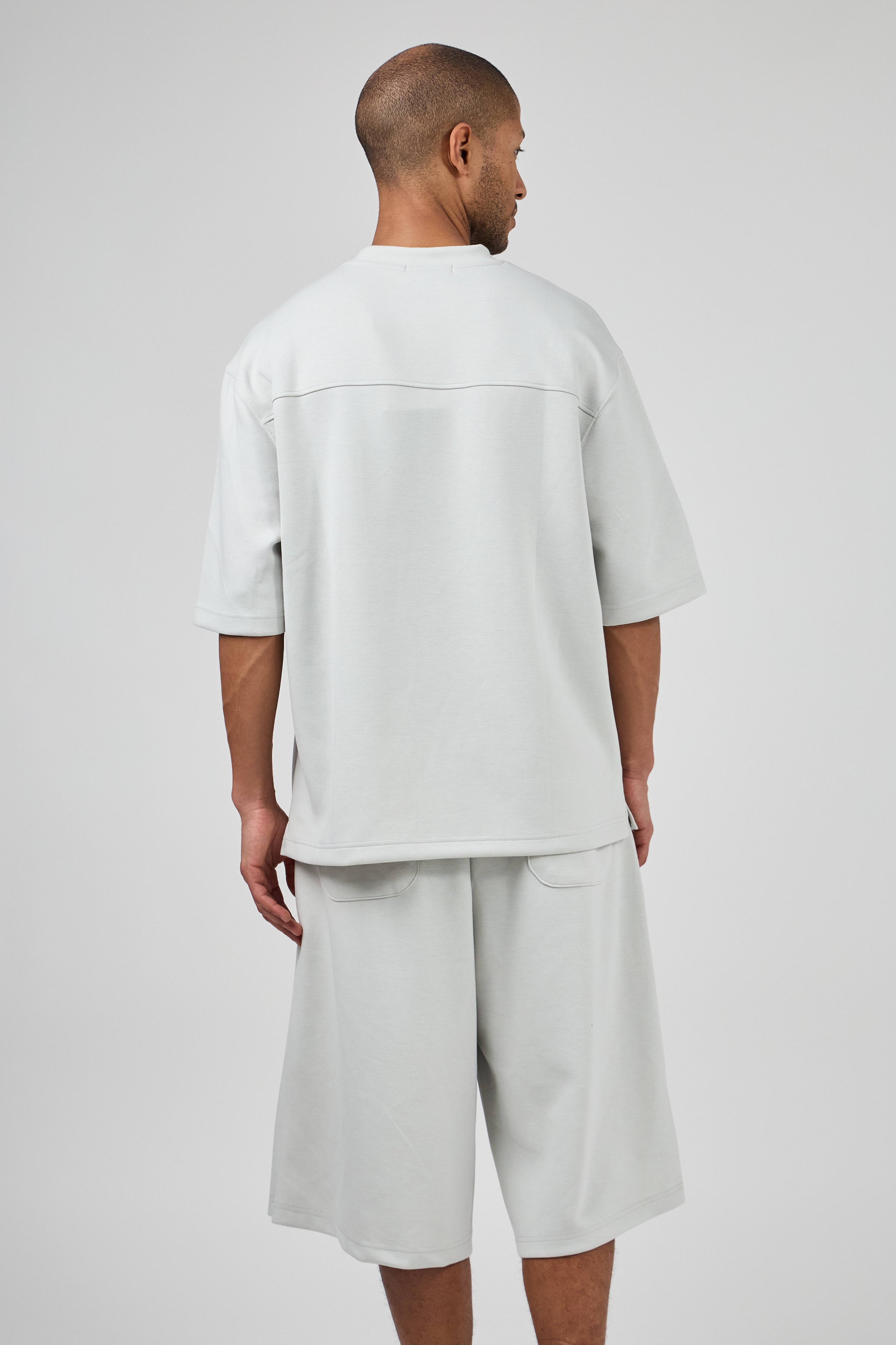 Ensemble avec Haut Ample et Short Large