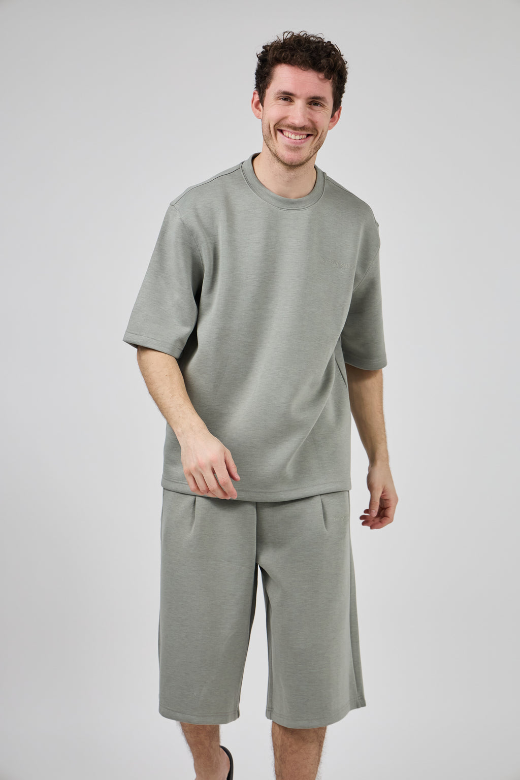 Ensemble avec Haut Ample et Short Large