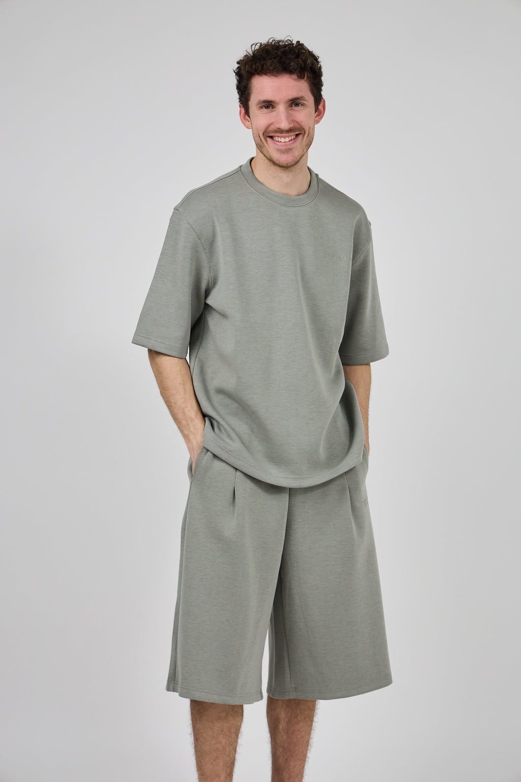 Ensemble avec Haut Ample et Short Large