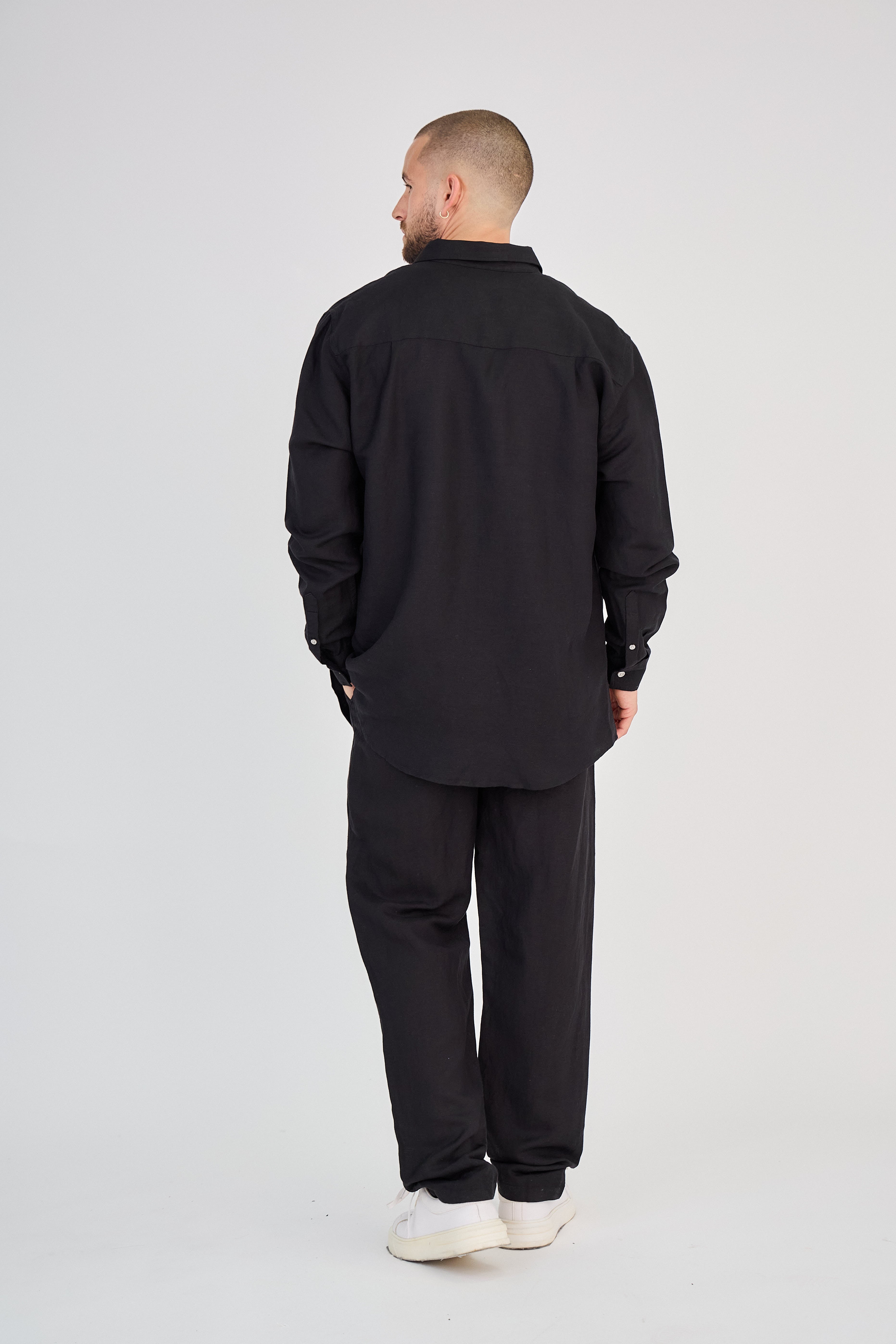 Chemise en Lin Manches Longues Noire