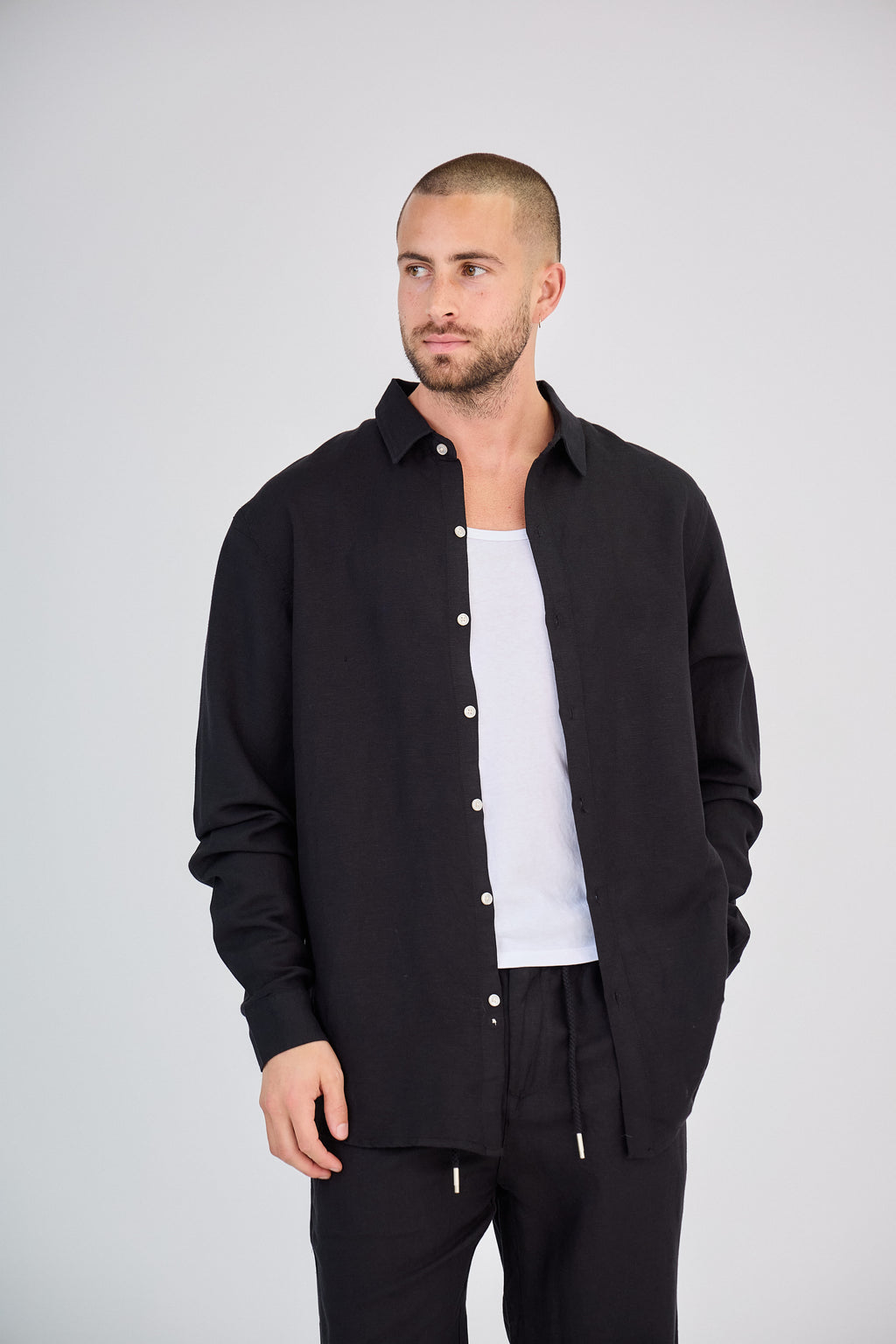 Chemise en Lin Manches Longues Noire