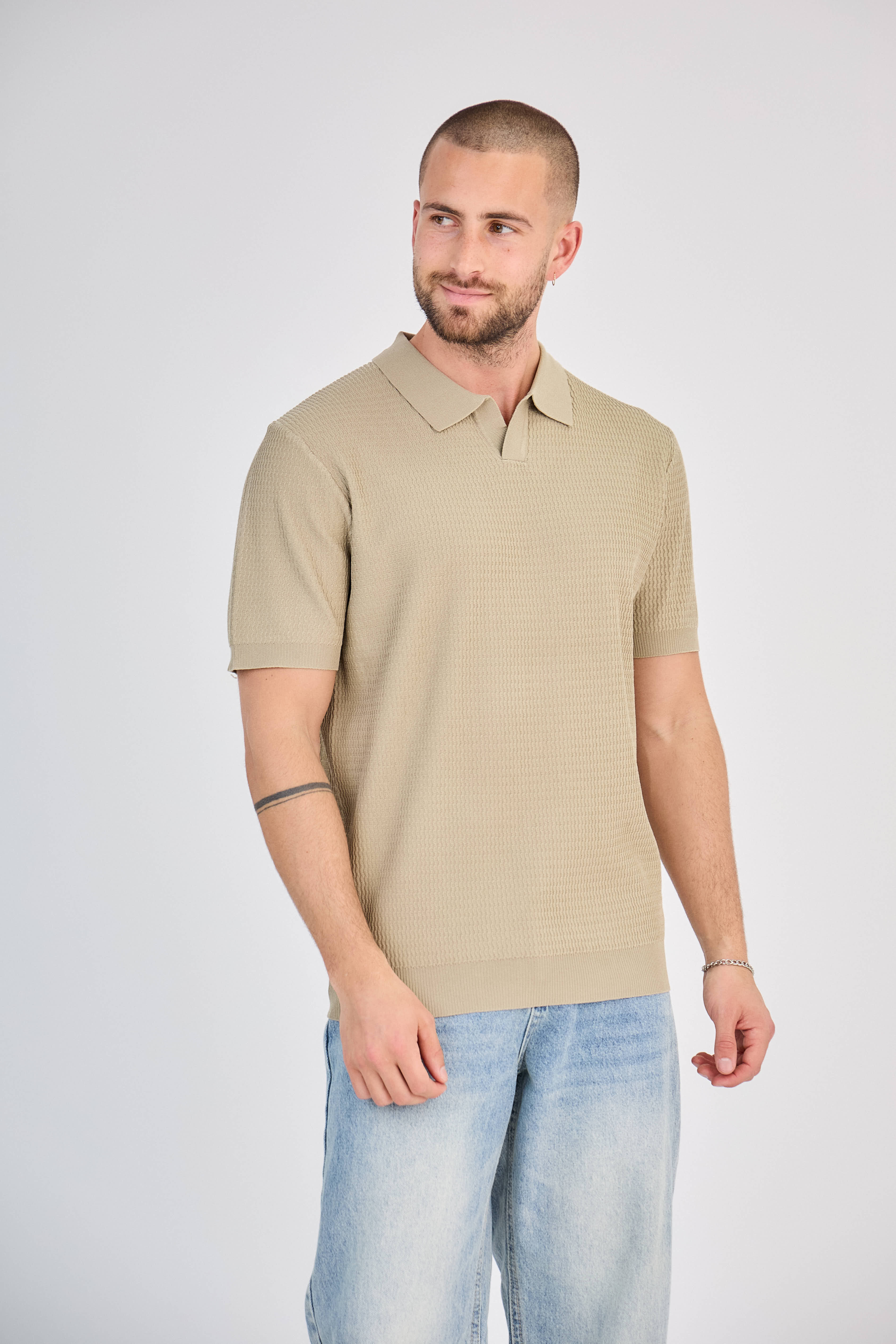 Polo texturé en maille piquée sable