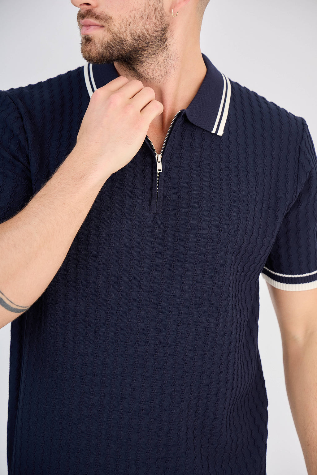 Polo zippé en maille torsadée marine