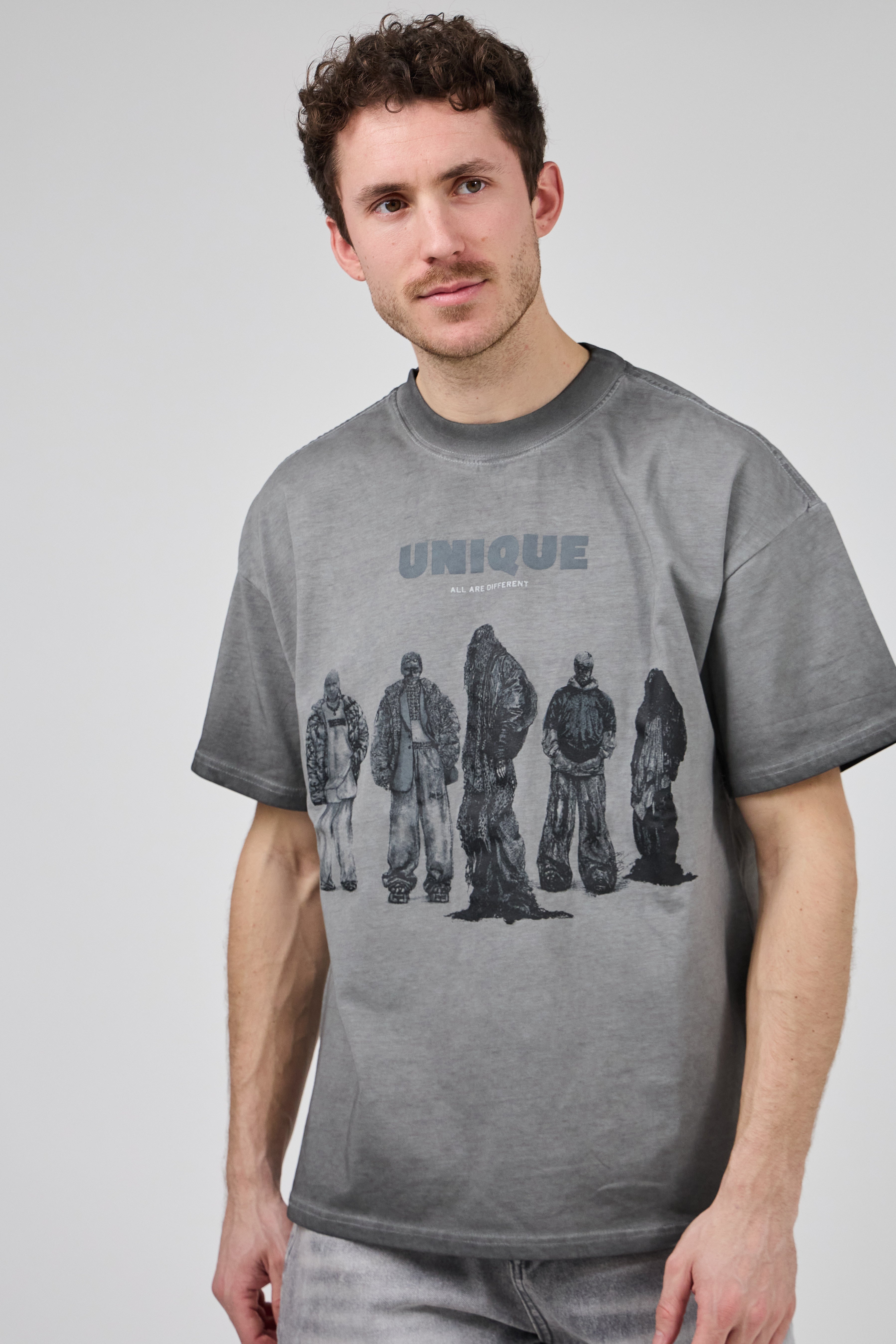T-shirt graphique oversize « UNIQUE »