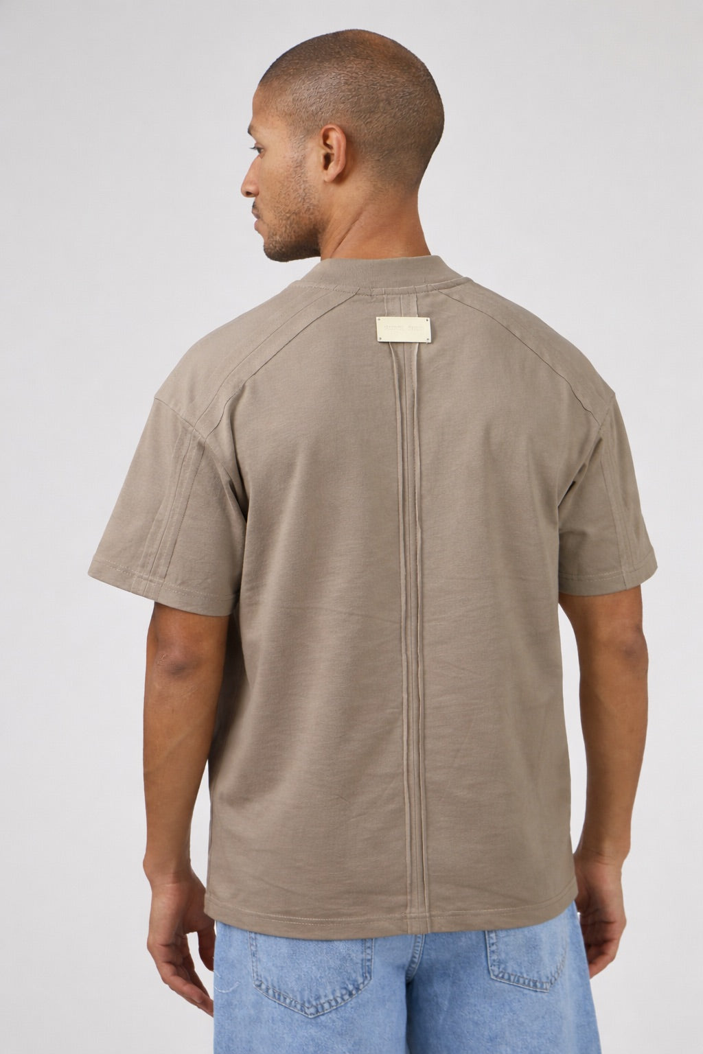 T-shirt oversize homme avec couture dorsale structurée