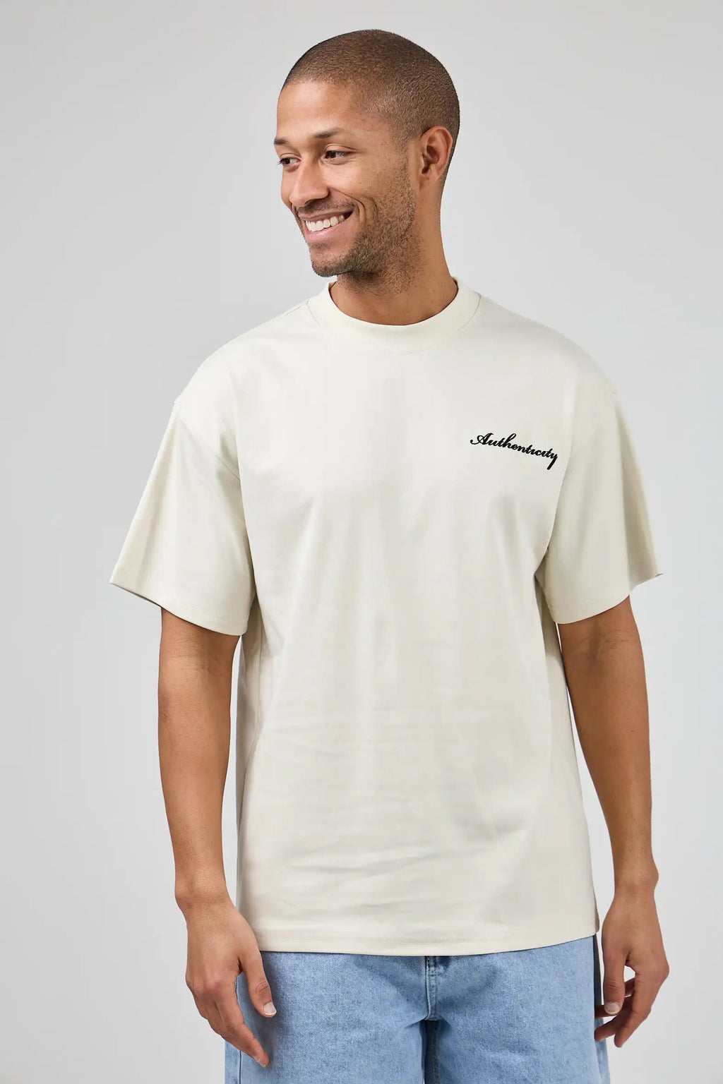 T-shirt Homme à Manches Courtes avec Broderie “Authenticity” et Patch Texturé au Dos