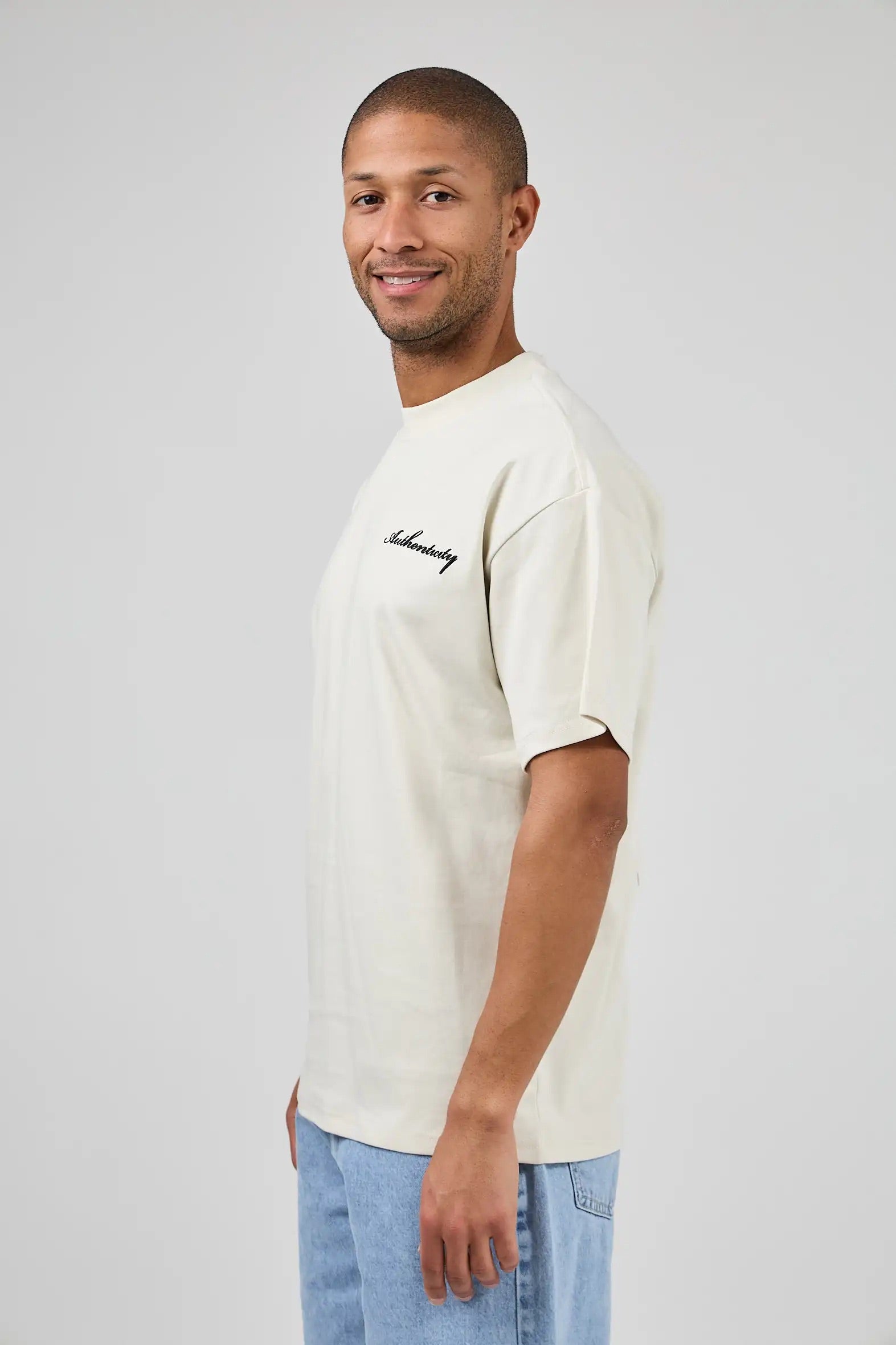 T-shirt Homme à Manches Courtes avec Broderie “Authenticity” et Patch Texturé au Dos