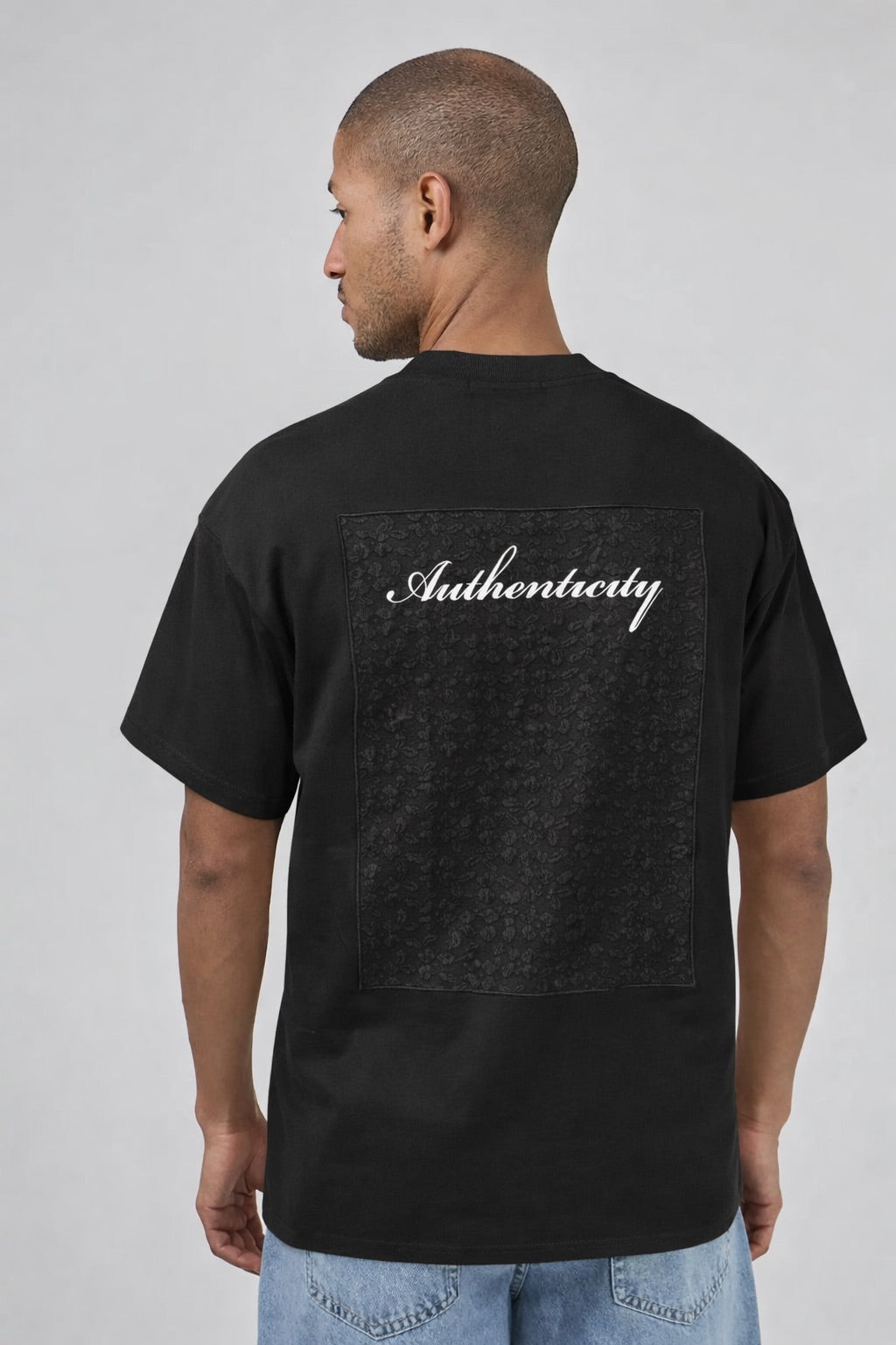 T-shirt Homme à Manches Courtes avec Broderie “Authenticity” et Patch Texturé au Dos