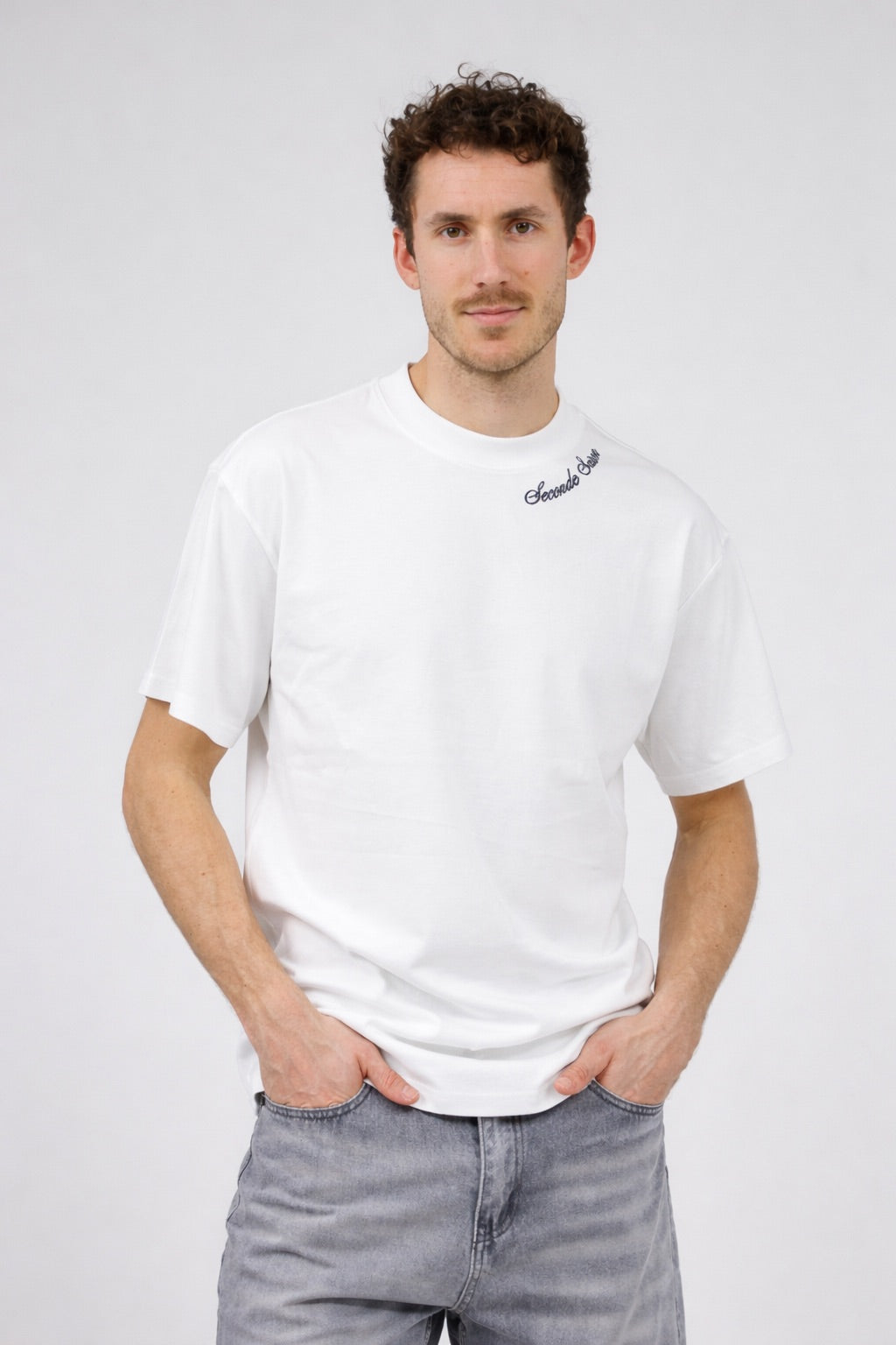 T-shirt homme imprimé artistique avec illustration urbaine et voiture rétro