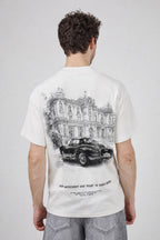T-shirt homme imprimé artistique avec illustration urbaine et voiture rétro