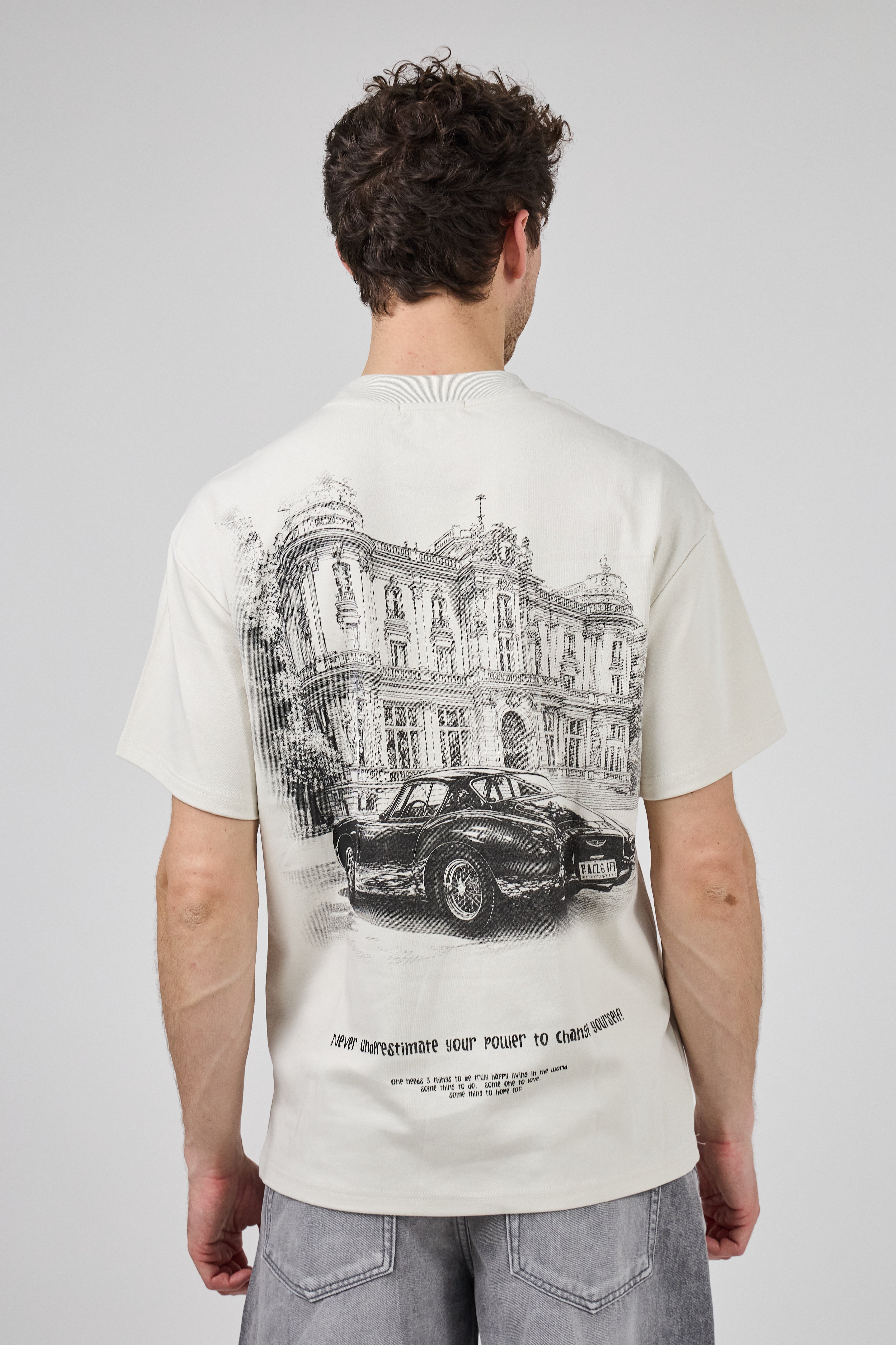 T-shirt homme imprimé artistique avec illustration urbaine et voiture rétro
