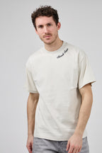 T-shirt homme imprimé artistique avec illustration urbaine et voiture rétro